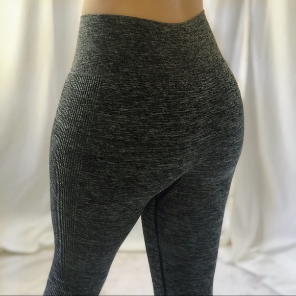 LAST 2! “LEXI” Ribbed Seamless Workout Leggings - Picture 3 of 5